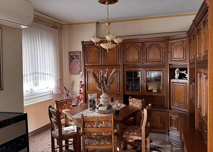 شقة Methexis Household